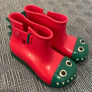 Mini Melissa fuchsia/ green monster rain boot.